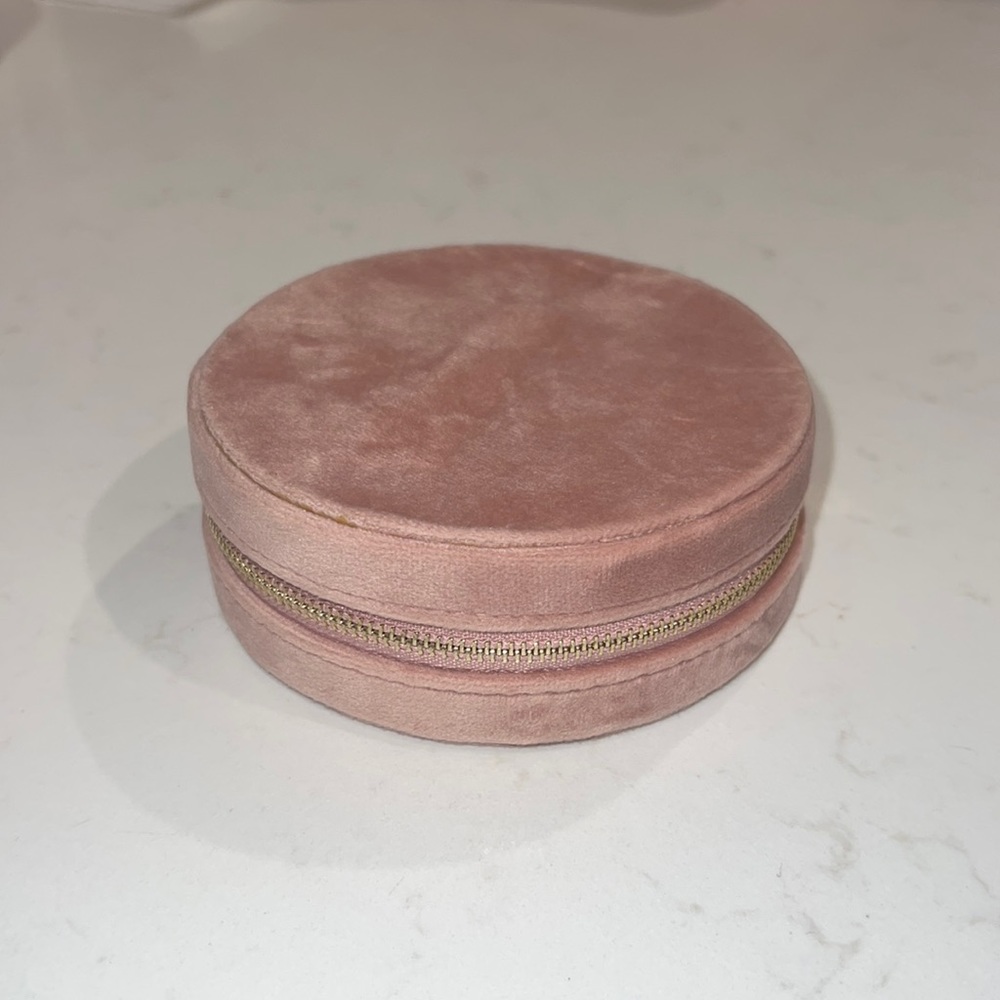 Suede mini jewelry holder